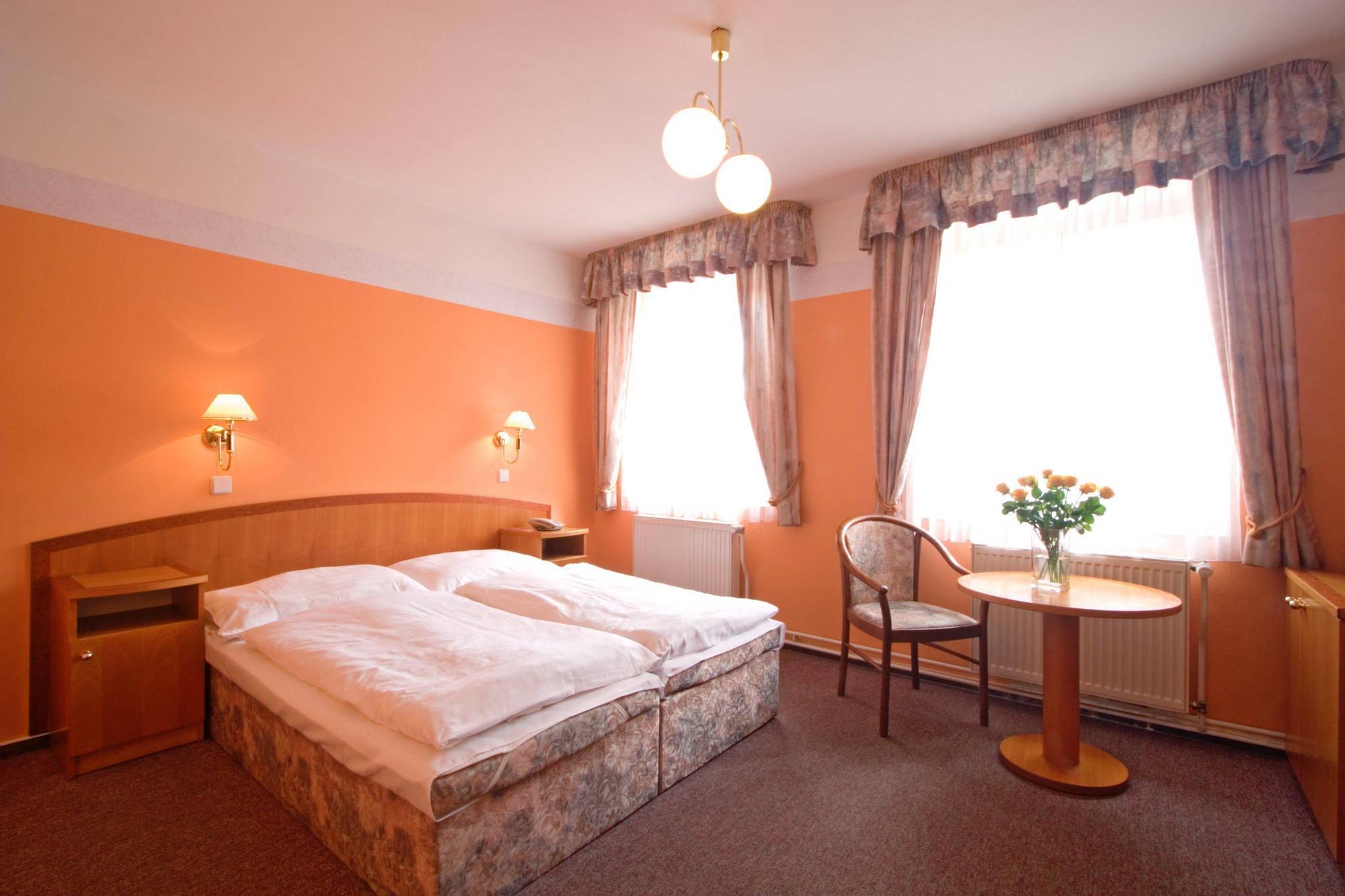 Hotel White Lion Прага Екстериор снимка